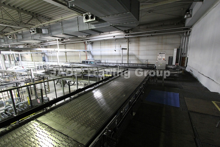 Empty bottle conveyor system