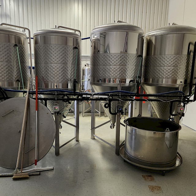 2016 - Tanques de fermentación de acero inoxidable Speidel 2x1100 y 2x1700 litros, 3 bar