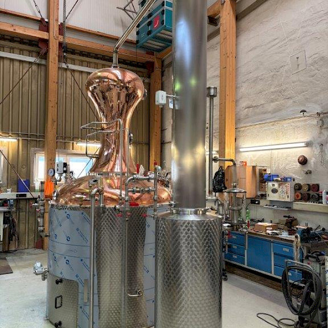 2025 - Distillery Pot Still System (Kohne K1600H, 1350 L) with Whiskey Helmet, Brand New