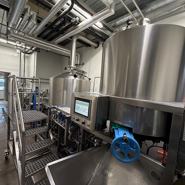 Microcervecería de 2 recipientes, 5 hl de cerveza Braukon, 750 hl/año (2017)