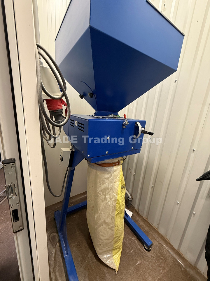 Braukon 2-vessel microbrewery - Malt Mill