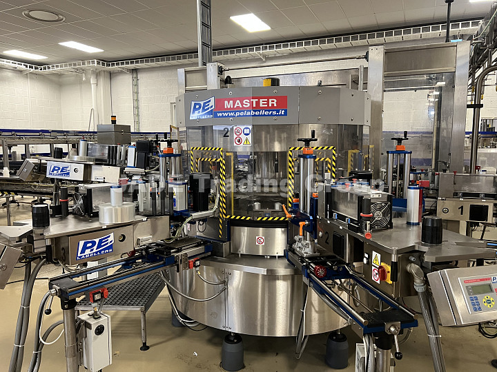 Rotary Labeller P.E. MASTER for Self-Adhesive Labels on PET and Glass Bottles