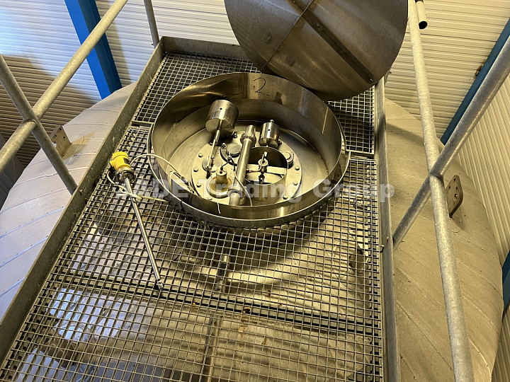6 × 540 hl Holvrieka CCT Fermentation Tanks – 2002